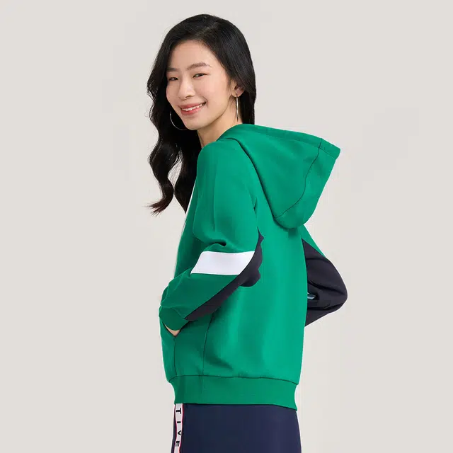 Elle Active
