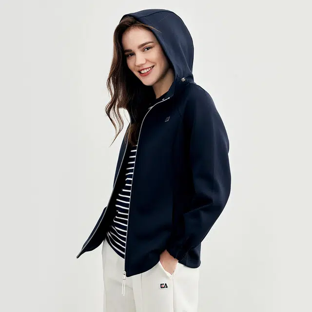 Elle Active