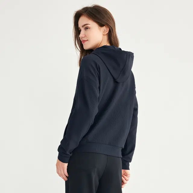 Elle Active