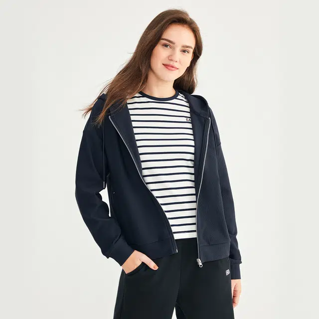 Elle Active