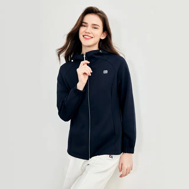 Elle Active