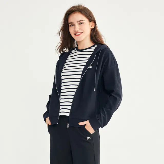 Elle Active