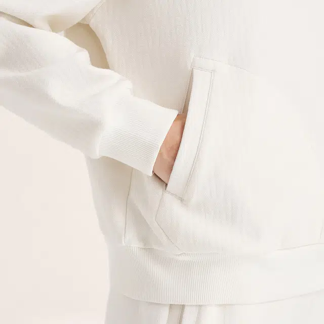 Elle Active