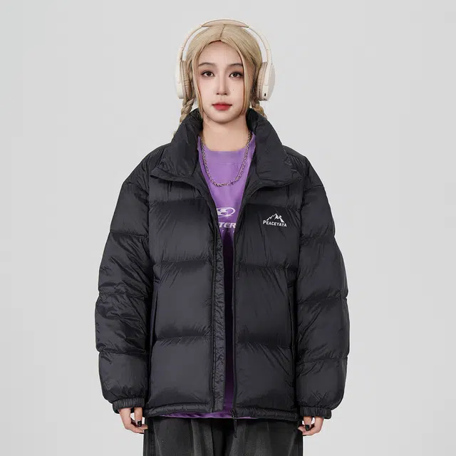 鸭鸭 经典暖冬系列 简约字母印花设计感青少年基础款学生党好物学院风纯色户外通勤防风保暖抗皱宽松休闲百搭拉链立领羽绒服 男女同款