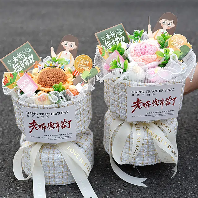 胖胖龙 手捧玫瑰花束向日葵 针织 玩偶周边