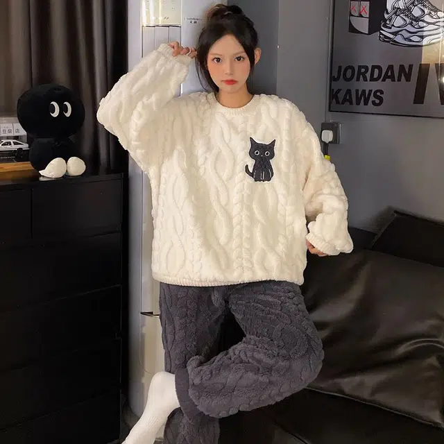 俏霓桐 可爱保暖蓄温加绒柔软长袖圆领睡衣套装 女款 图片色