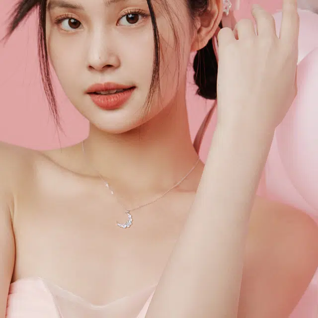 珂里 精致气质心月轻奢小众高级感配饰锁骨链甜美简约时尚月亮百搭 合金 项链 女款