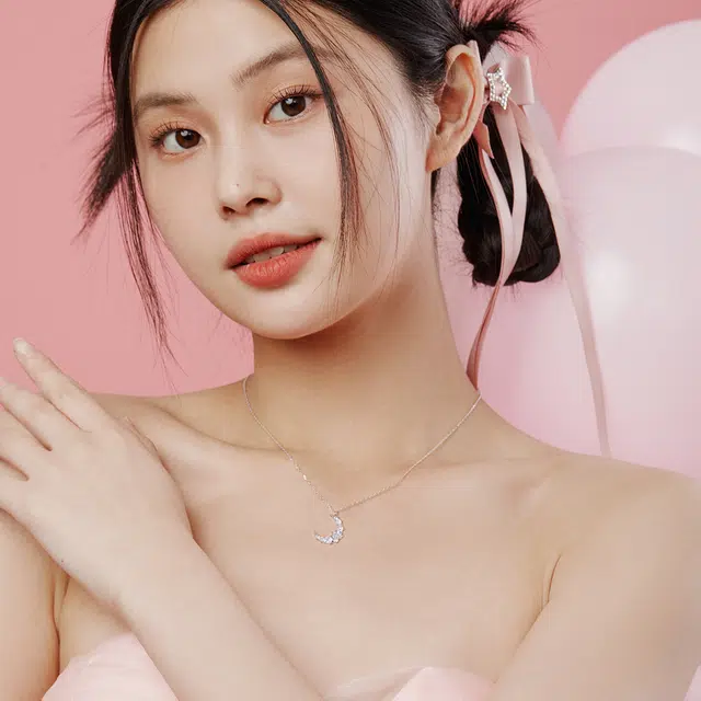 珂里 精致气质心月轻奢小众高级感配饰锁骨链甜美简约时尚月亮百搭 合金 项链 女款