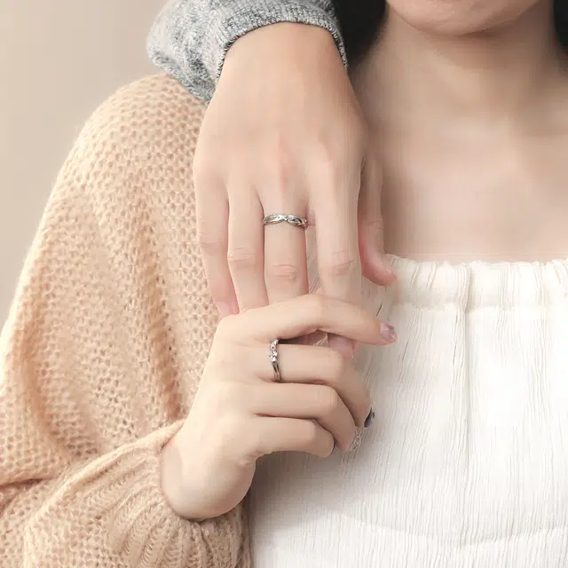 七可 莫比乌斯铃兰花对戒 简约不规则高级感少女心 森系精致气质纹理创意开口可调节 合金 戒指 男女同款情侣款 浪漫告白礼盒款