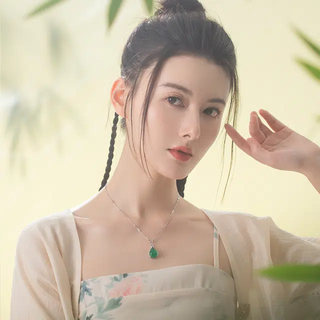 七可 似水年华 温婉气质 水滴 复古国潮 玉髓 项链 女款 翠绿色 礼盒