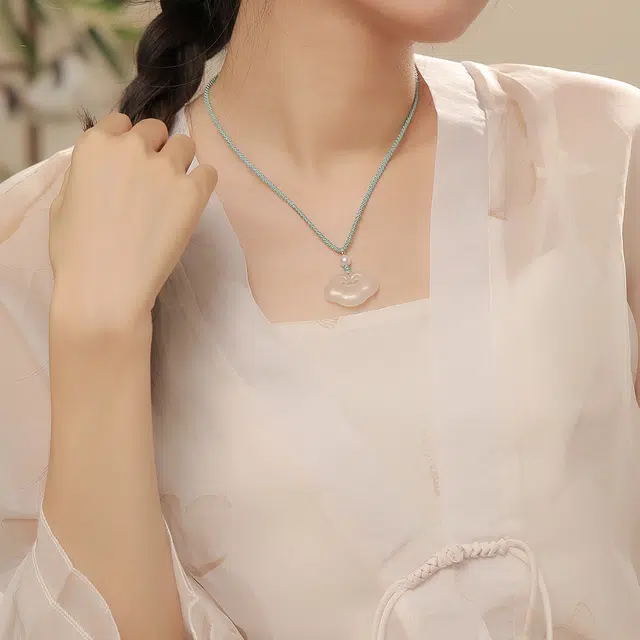 七可 福运圆满 祥云如意锁 白月光 国风新中式轻奢高级感小众设计长命锁复古挂绳 玉髓 项链 女款
