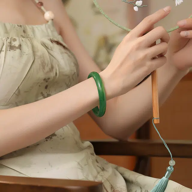 七可 美人镯 江南温婉润玉卿卿可人 复古清冷感 国风古典雅韵百搭宫廷风#好运 玉髓 手镯 女款