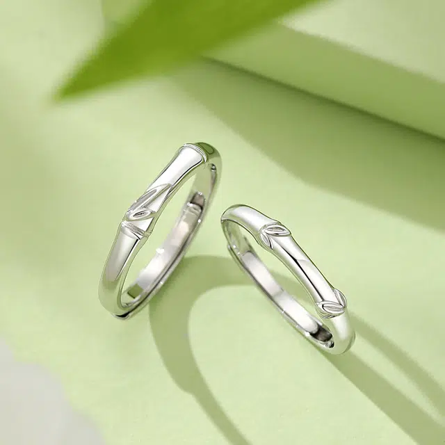 925
