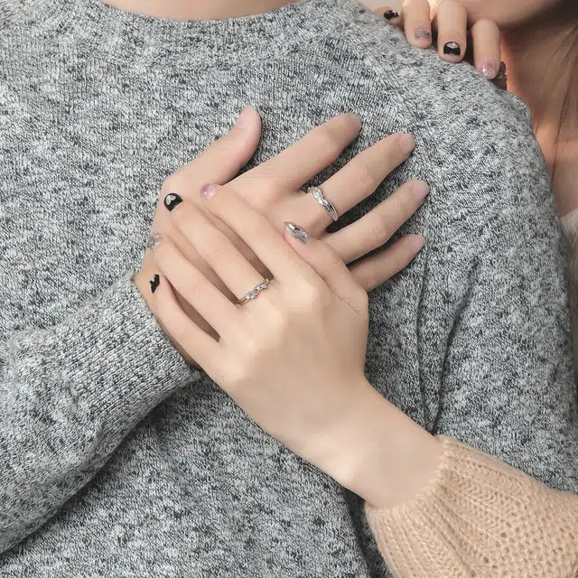 七可 莫比乌斯环 铃兰花设计小众设计可调节 合金 戒指 男女同款情侣款 礼盒款