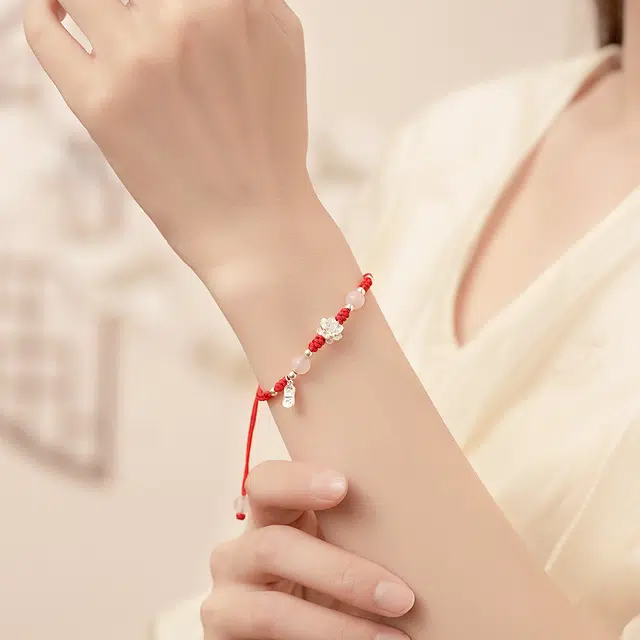 七可 好运连连  新中式莲花好运莲莲 简约轻奢小众设计 复古百搭清冷感事事如意红绳手编绳 好运 玛瑙 手链 女款