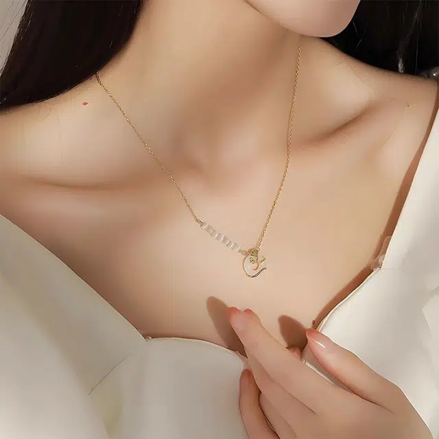 925