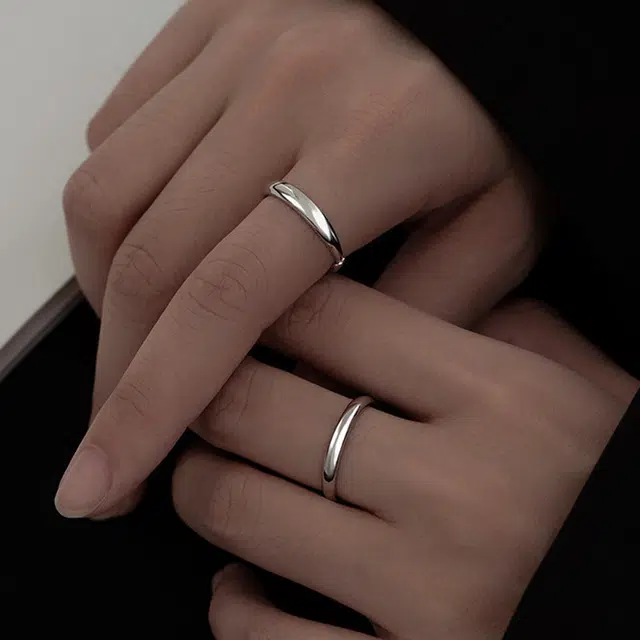 925