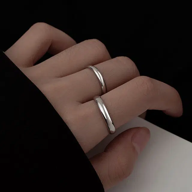 925