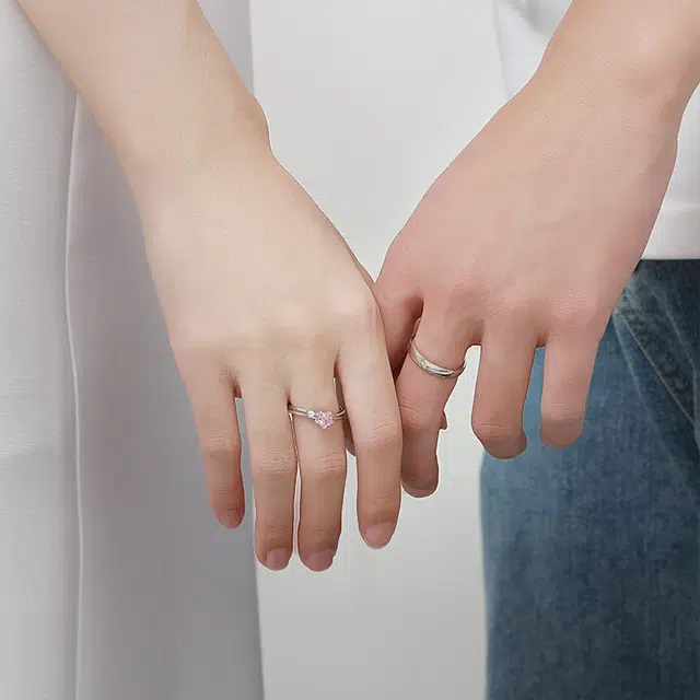 925
