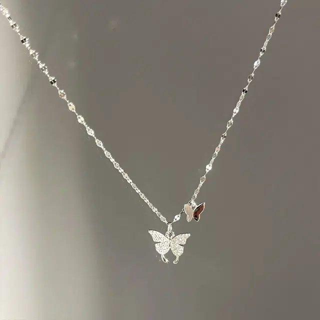 925
