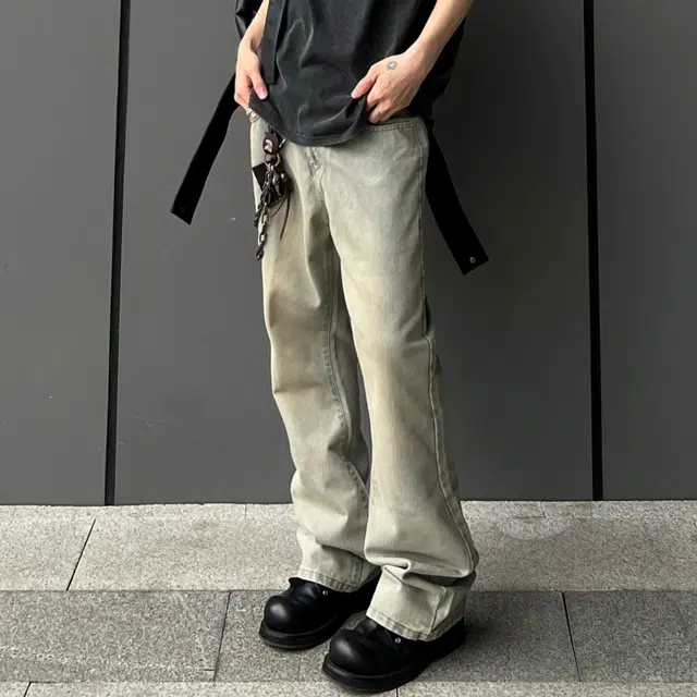a02