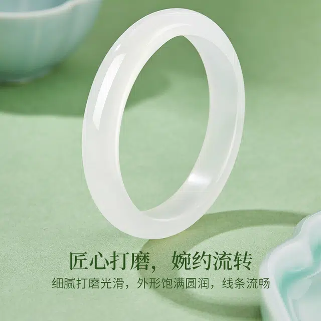 老凤祥 白月光 新中式国潮风一步一响旗袍汉服镯子 古风冰透轻奢清冷高级感设计纪念日周年女朋友送礼精美礼盒 玉髓 手镯 女款