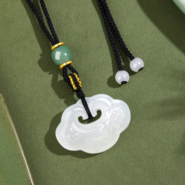 老凤祥 月光玉锁 温柔新中式温润气质国风 小众设计日常简约百搭 转运珠告白礼盒#好运 天山翠 项链 男女同款情侣款