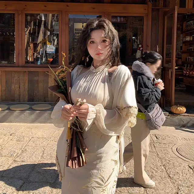 安妮不火 度假风流苏连帽斗篷披风 女款 杏色