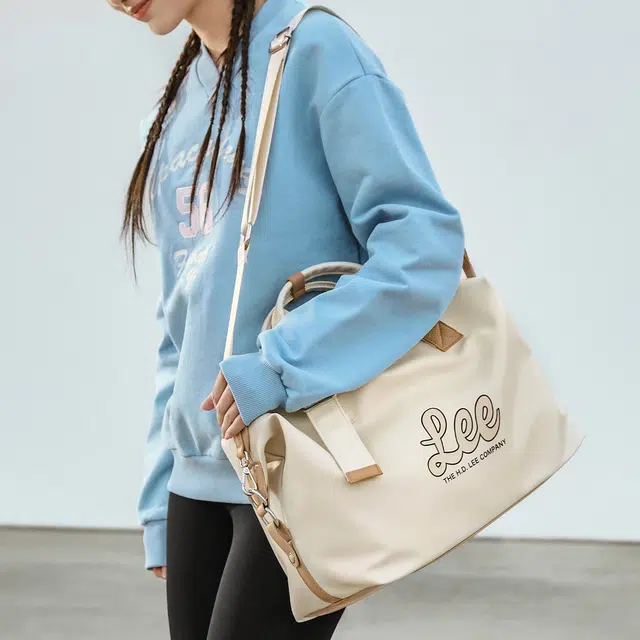 Lee logo PU