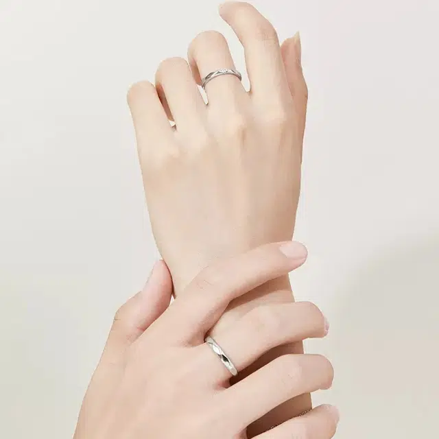 925