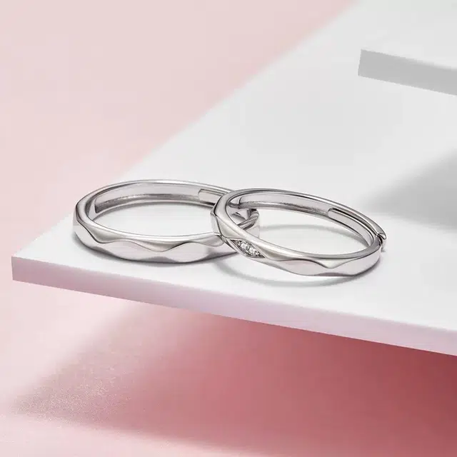 925