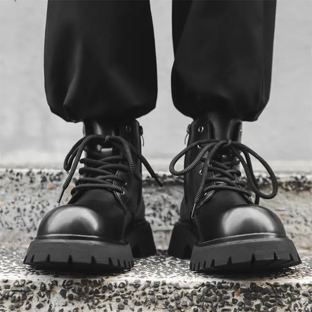 超纤皮 秋冬季加绒加厚防滑 黑武士系列 侧拉链厚底德比潮流百搭户外机车靴 短筒 时尚马丁靴 男款 经典黑色