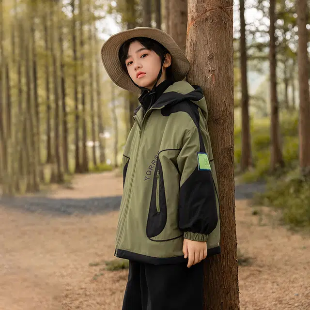 鸭鸭 拼色摇粒绒内胆三合一户外防水冲锋外套 儿童款 黑色撞军绿色