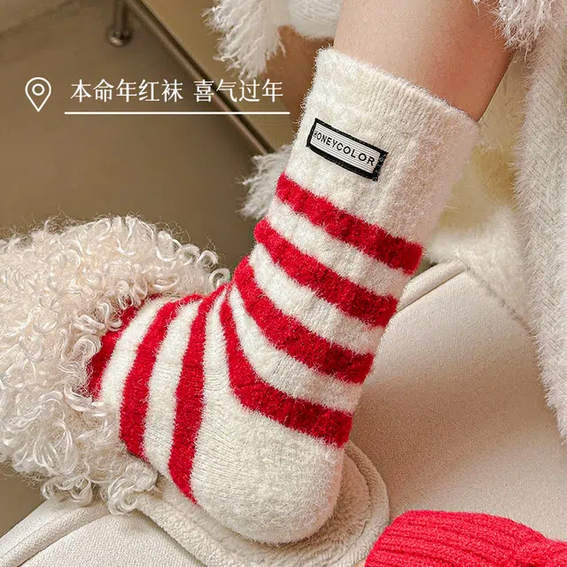 梦特娇 加绒加厚字母标刺绣腊肠狗保暖柔软舒适亲肤时尚可爱百搭高弹吸汗透气中筒袜 女款