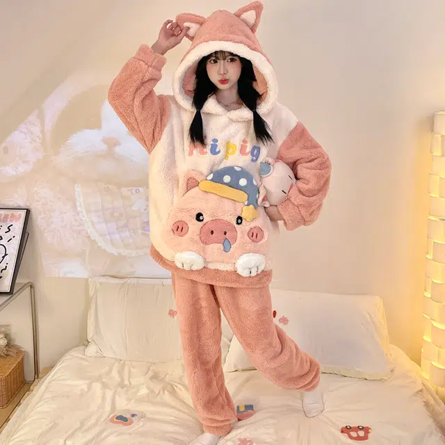 俏霓桐 秋冬卡通小猪猪可爱保暖连帽学生时尚居家加厚加绒珊瑚绒可外穿家居服睡衣套装 女款