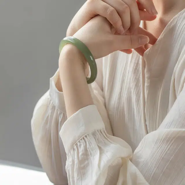 雅谷 平安 晴水贵妃镯 原创设计高级感夏日曼波浅绿系古风汉服旗袍 和田玉 手镯 女款 白玉/青白玉
