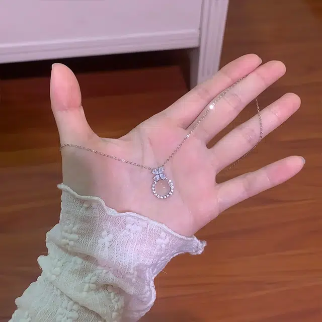 【幸运四叶草】 雅谷 在逃公主 甜美蝴蝶结 新中式国潮可爱气质可调节锁骨链 甜心满钻 小众百搭礼盒表白 玉髓 项链 女款