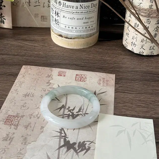 雅谷 高品质 青山黛翠云贵妃镯 平安 新中式 国潮古风 清冷高级 温柔细腻 天山翠 玉石手镯 男女同款情侣款