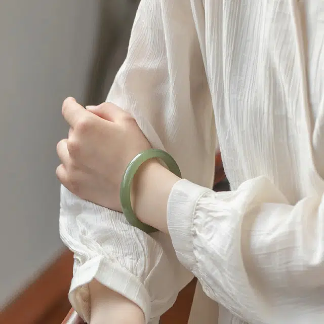 雅谷 平安 晴水贵妃镯 原创设计高级感夏日曼波浅绿系古风汉服旗袍 和田玉 手镯 女款 白玉/青白玉