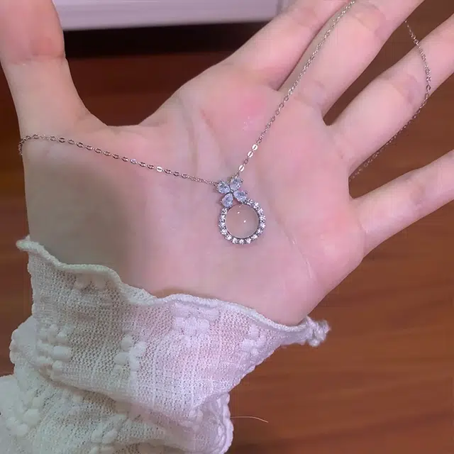 【幸运四叶草】 雅谷 在逃公主 甜美蝴蝶结 新中式国潮可爱气质可调节锁骨链 甜心满钻 小众百搭礼盒表白 玉髓 项链 女款