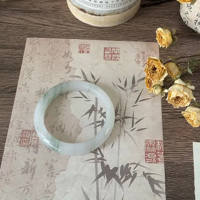 雅谷 高品质 青山黛翠云贵妃镯 平安 新中式 国潮古风 清冷高级 温柔细腻 天山翠 玉石手镯 男女同款情侣款