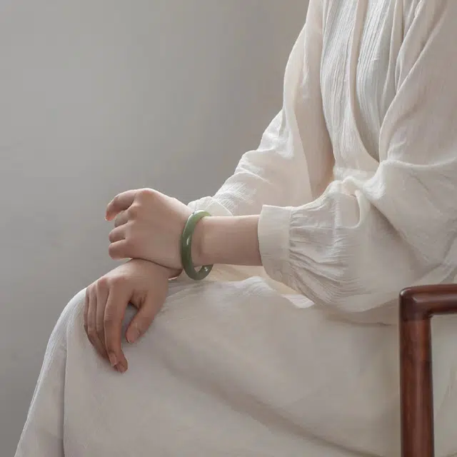 雅谷 平安 晴水贵妃镯 原创设计高级感夏日曼波浅绿系古风汉服旗袍 和田玉 手镯 女款 白玉/青白玉