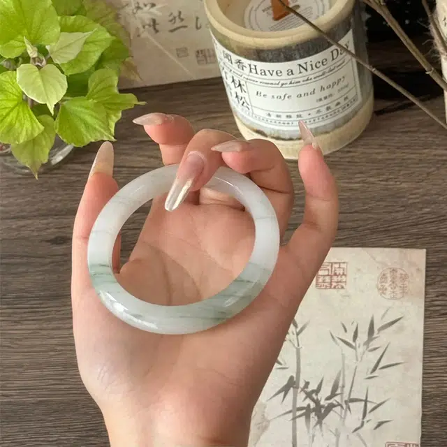 雅谷 高品质 青山黛翠云贵妃镯 平安 新中式 国潮古风 清冷高级 温柔细腻 天山翠 玉石手镯 男女同款情侣款