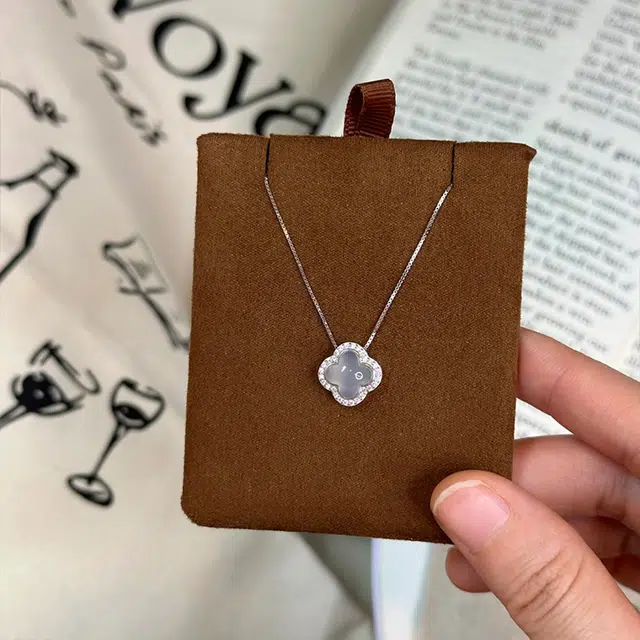 【幸运四叶草】 雅谷 经典五花 爱情约定 甜蜜心动 幸福降临 小众精致优雅气质百搭高级感 日常通勤礼盒纪念日锁骨链 琉璃 项链 女款