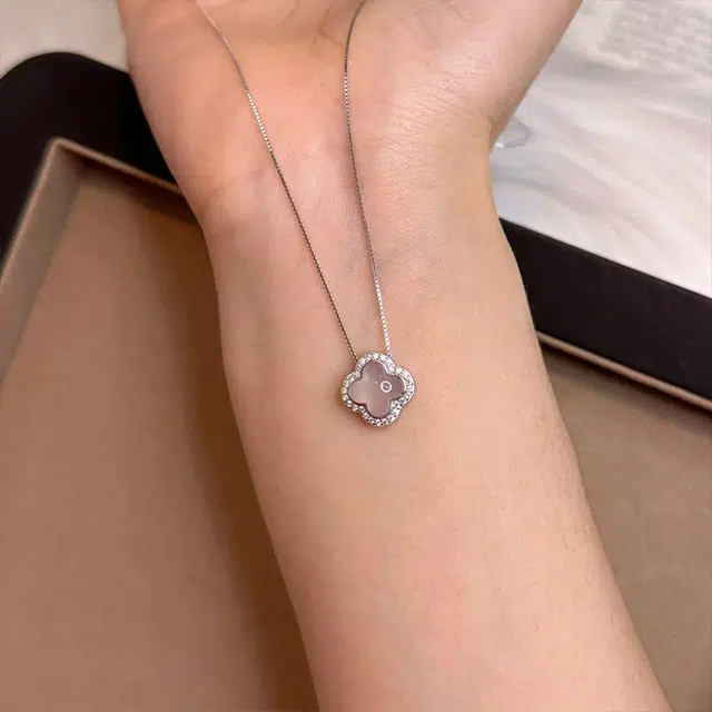 【幸运四叶草】 雅谷 经典五花 爱情约定 甜蜜心动 幸福降临 小众精致优雅气质百搭高级感 日常通勤礼盒纪念日锁骨链 琉璃 项链 女款