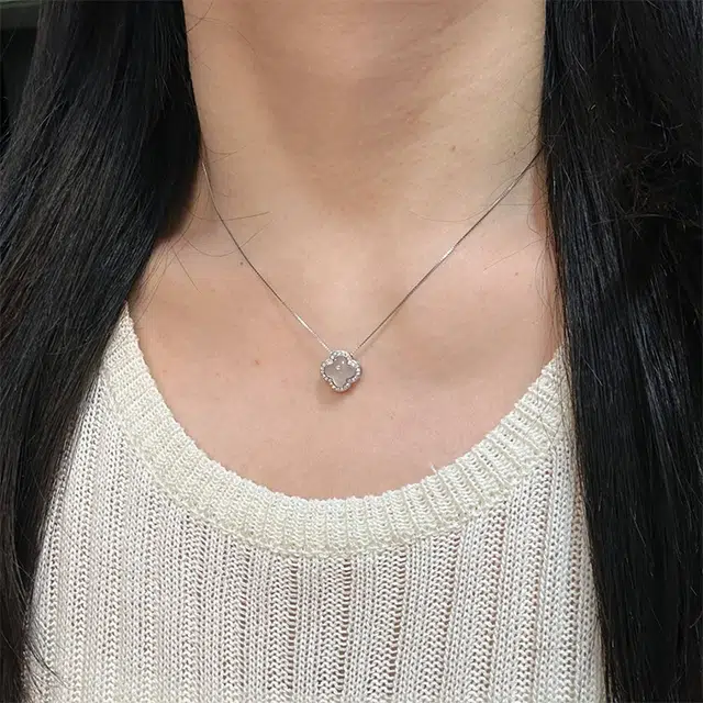 【幸运四叶草】 雅谷 经典五花 爱情约定 甜蜜心动 幸福降临 小众精致优雅气质百搭高级感 日常通勤礼盒纪念日锁骨链 琉璃 项链 女款