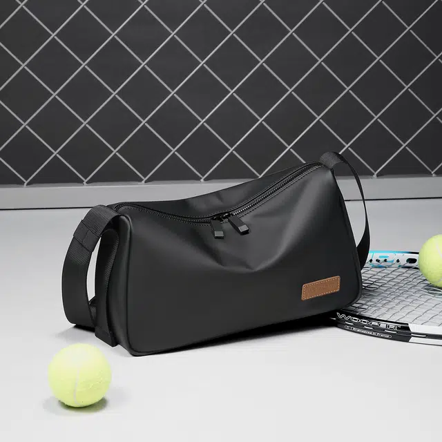 马莎兰缇 休闲简约时尚纯色微标百搭通勤防泼水轻便实用 织物 单肩包 男款 黑色