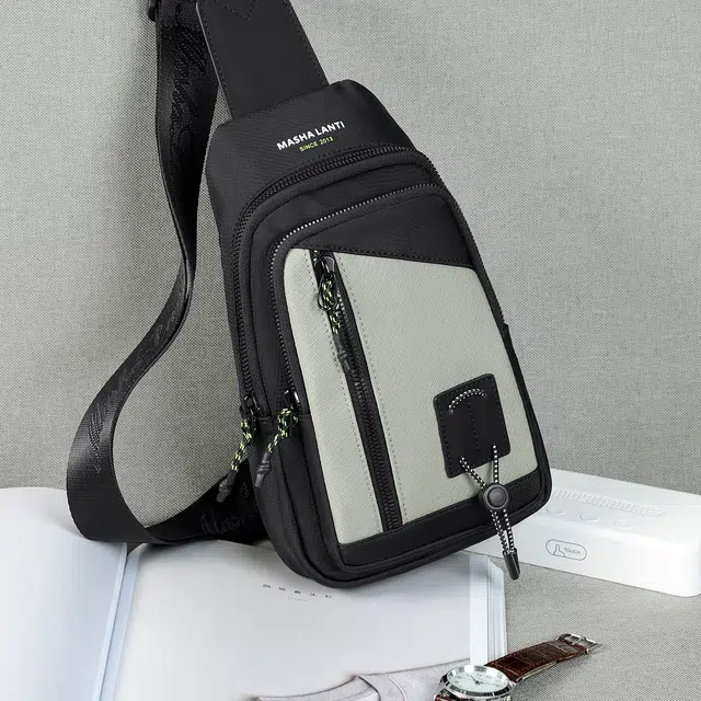 马莎兰缇 休闲简约时尚小众设计运动骑行风轻便时尚潮流通勤多功能背包 合成革 胸包 男款 黑配灰