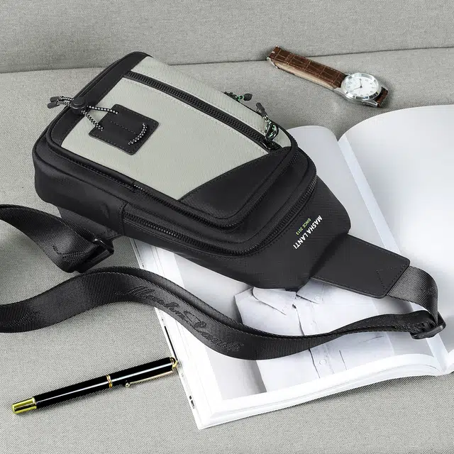 马莎兰缇 休闲简约时尚小众设计运动骑行风轻便时尚潮流通勤多功能背包 合成革 胸包 男款 黑配灰