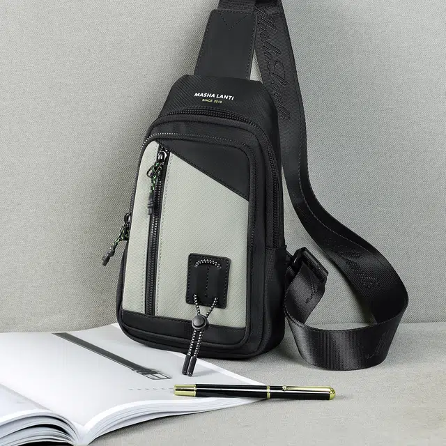 马莎兰缇 休闲简约时尚小众设计运动骑行风轻便时尚潮流通勤多功能背包 合成革 胸包 男款 黑配灰